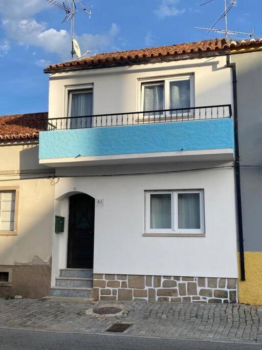 Caminho Da Vila Moradia. Escalos de Cima Exterior foto